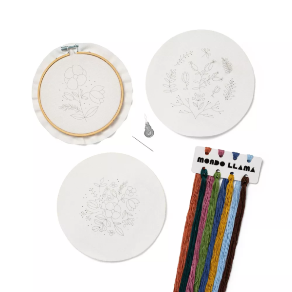 Floral Embroidery Kit - Mondo Llama™